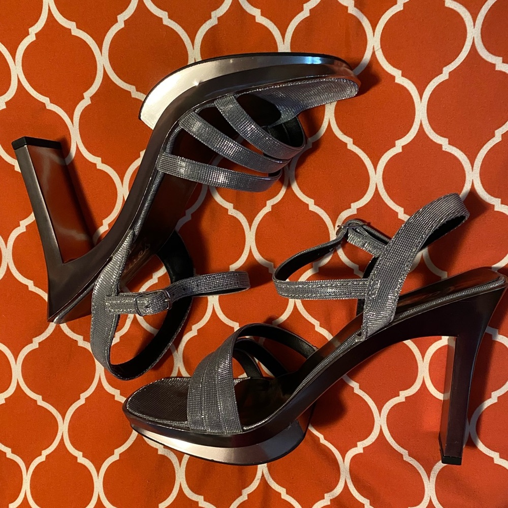 💃👠SILVER SPARKLE & CHROME 5” HEEL
